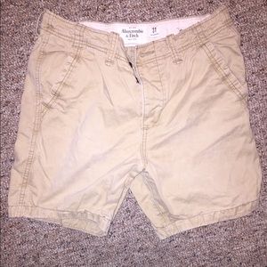 Men’s Abercrombie & Fitch khaki shorts 31 waist